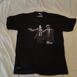Pulp fiction - Fet vintage pulp fiction tisha. Knappt använd, bra skick och tjock samt bra kvalité