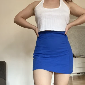 Handgjord minikjol - Handgjord kjol av återvunnet/upcyclat tyg. Fin blå färg!