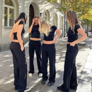 Kostymbyxor  - Säljer dessa as snygga kostymbyxor från alobha då som blivit förstora. Vill även säga att jag är 163 cm och har sytt in dom vid bena! Köparen står även för frakt!💋