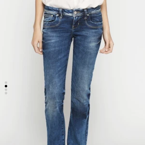 Ltb valarie - intressekoll på mina nya ltb jeans. Dom är endast använda en gång så är i nyskick. nypris 800kr💗köparen står för frakten 