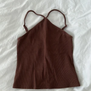 Topp - Fint brunt linne med justerbara band! 
