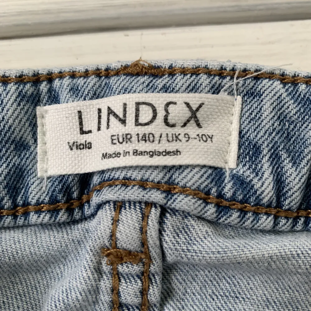 De är använda men säljer pågrund av att de börjar bli försmå. Skriv privat för mer bilder😊. Jeans & Byxor.