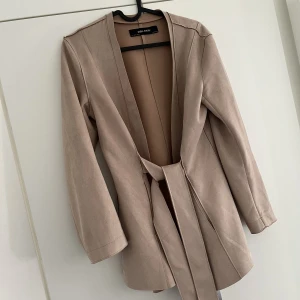 Kalla från zara - Jätte fin kappa från zara. Aldrig använd. 