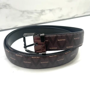 Valentino Bälte - Valentino Bälte i princip oanvänt, bältet är 130cm långt 