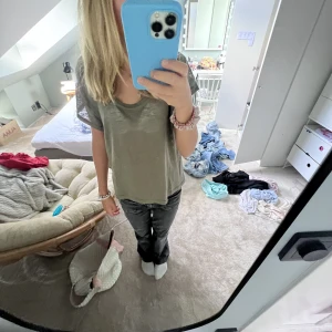 Basic t-shirt - Nice t-shirt med spets bak!!💗💗