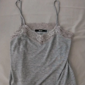 Jätte fin grå linne - Grå linne som man kan använda ute eller hemma väldigt fint och vintage