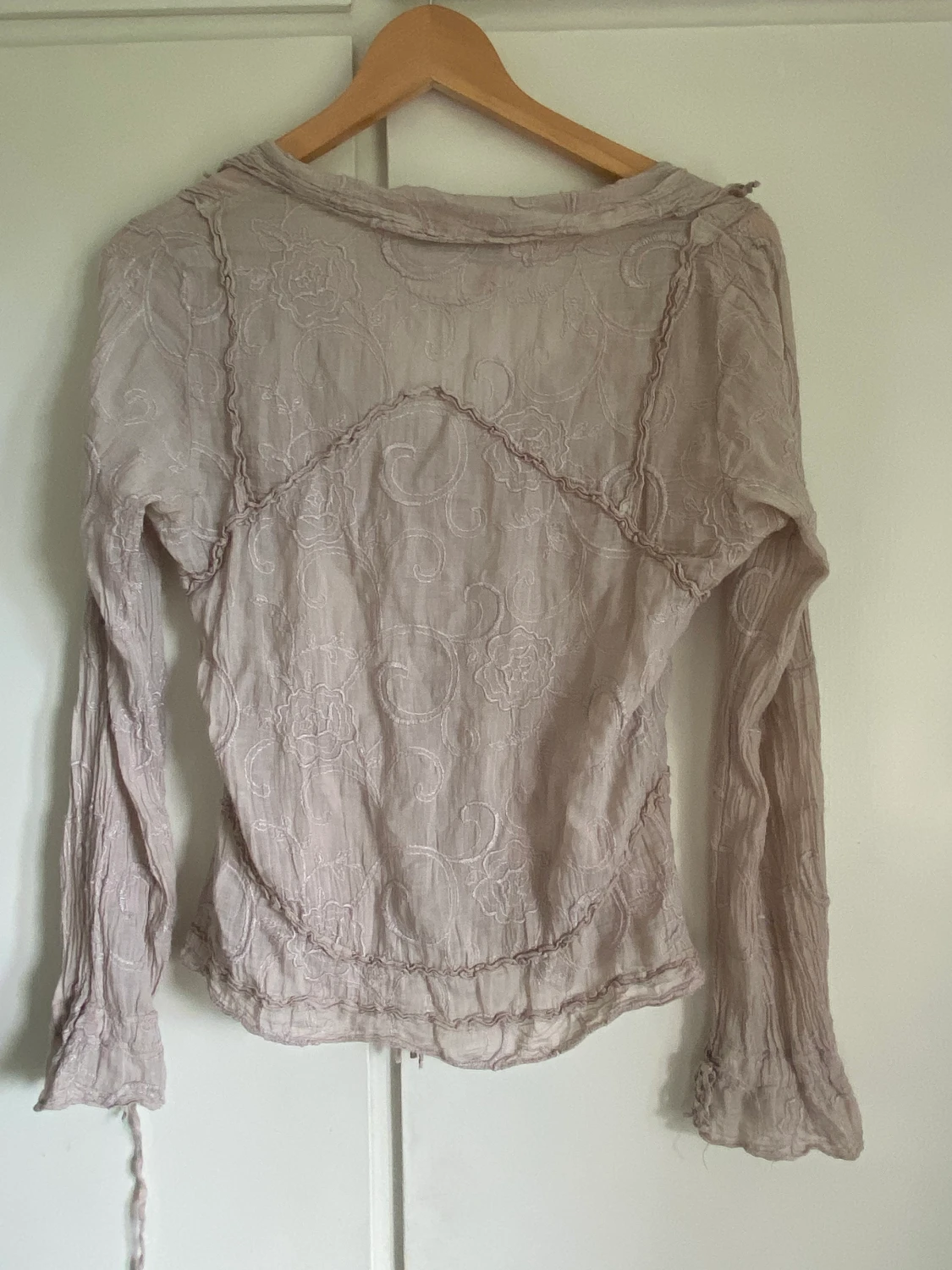 Tunn y2k tröja med snören - 90