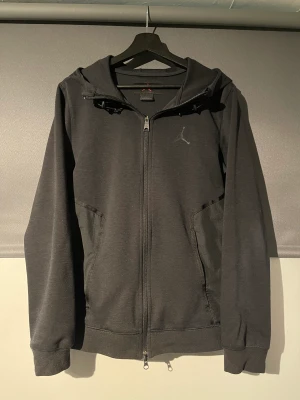 Jordan hoddie  - Jordan hoddie  Storlek small Använd några gånger men är i bra skick 