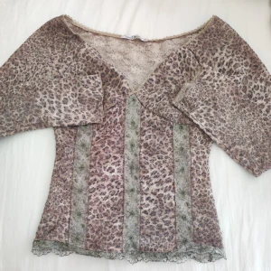 Y2K topp - Super snygg leopard print tröja som inte kommer till användning 