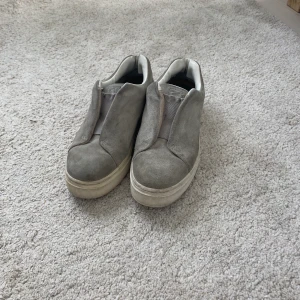 Eytys  - Gråa Eytys i modellen doja. Använda men ändå fint skick. Storlek 38. 