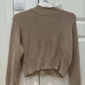 Mysig tröja  - Tröja från pull & bear, aldrig använd. Storlek s