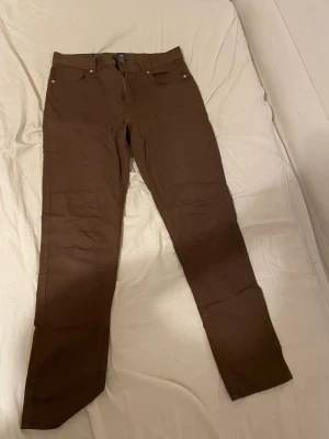 Bruna skinny jeans  - Inte slitna, använd 1 gång 