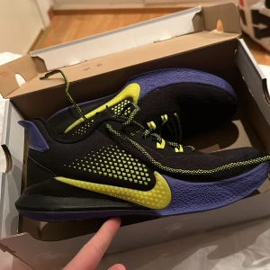 Kobe mamba fury - Helt nya basketskor som endast är testade inomhus men aldrig spelade i. Storlek 41 / 8 , har inte original lådan men legitcheck på dom finns så man vet att dom är äkta 