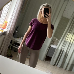 Lila danstop - Flitigt använd med bra skick. Lite nopprig men annars inget att anmärka på💜