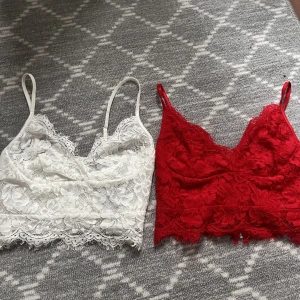 Spetslinne - (Tryck ej på köp nu) hej! Säljer dessa två spetslinnen från newyorker. 40 kr st, 60 för båda 💘✌🏼