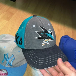 NHL sharks merch keps - Vintage NHL sharks keps 