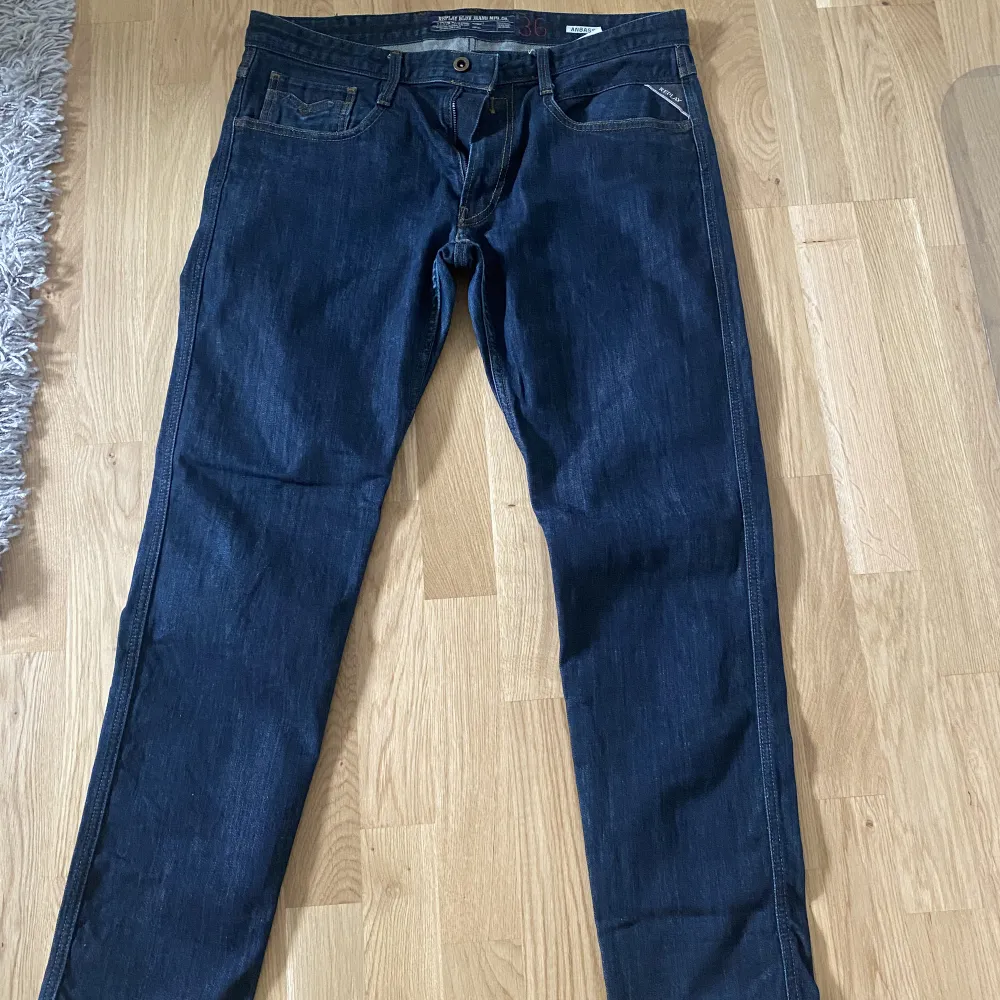 Ett par Replay jeans som är som ny. Dem användes bara ett fåtal gånger.. Jeans & Byxor.