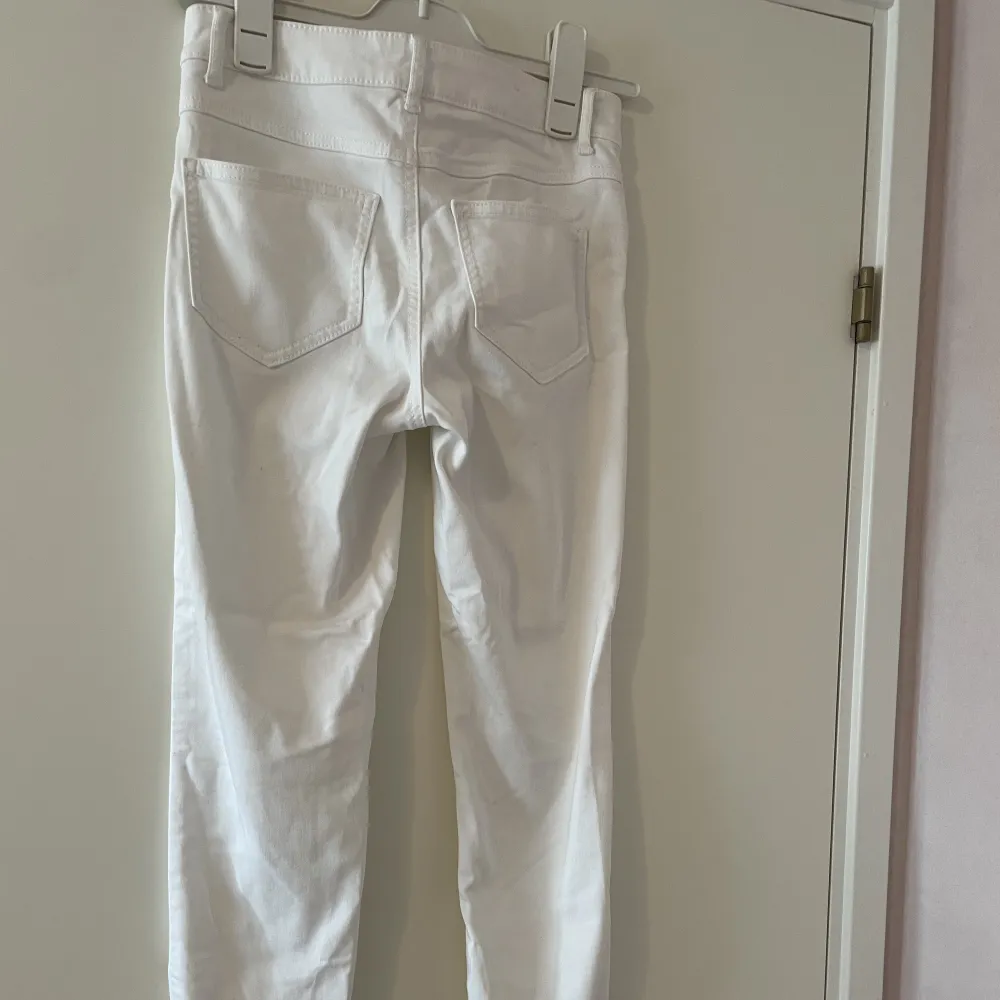 Lågmidjade jeans vita . Jeans & Byxor.