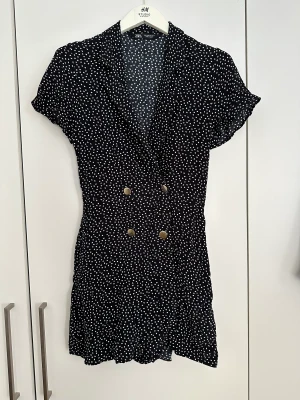 Playsuit från Zara - Storlek XS, aldrig använd endast provad