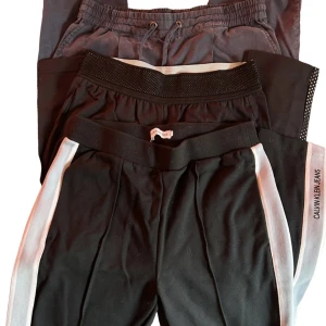 Byxor - Säljer denna byxor i storlek S. Nyskick. Pakettpris Tommy Hilfiger  Calvin Klein Adidas 