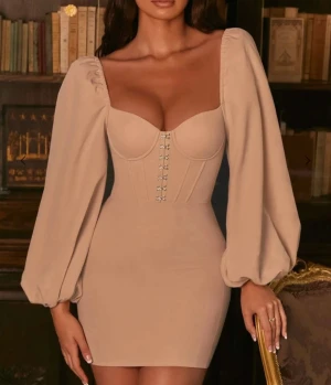 Festklänning storlek S - Klänning storlek S Aldrig använt 