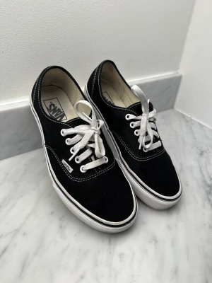 Vans OG Authetic LX - Används ish 10ggr. Storlek 41. Köpta av mig på Zalando