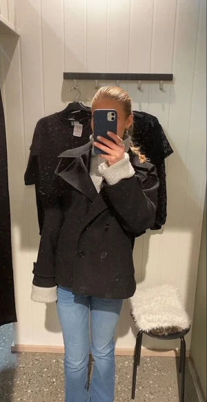 Kappa - En snygg kappa i storlek xs, passar S. Aldrig använd, helt ny. Säljer då jag hittat en annan.