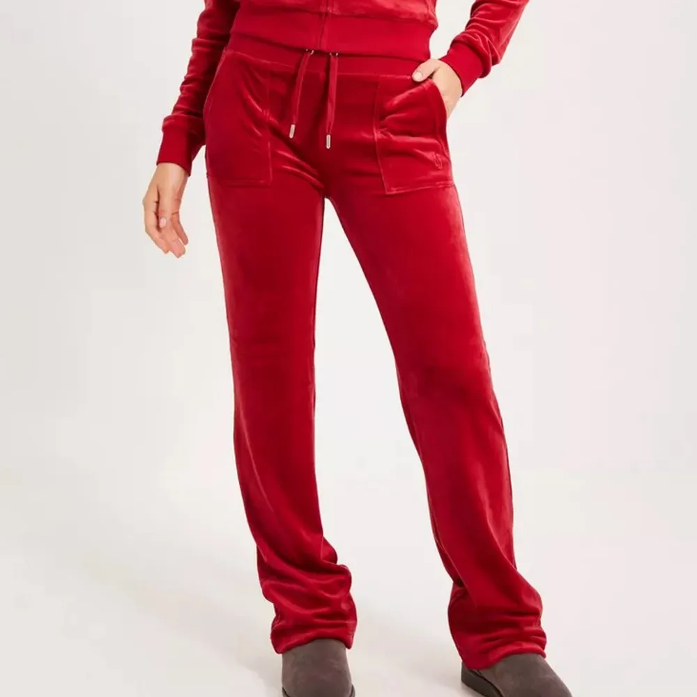 Röda juicy byxor. Jeans & Byxor.