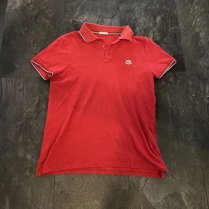 Moncler  - Moncler polo Strl: M Cond: 8/10