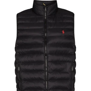 Raulph Lauren väst - Säljer denna Polo Raulph Lauren terra västen, i storlek S men den sitter mer som M. Passar någon som är mellan 176-183, Nypris 3000 Kvitto från Zalando✅ Skick 8/10