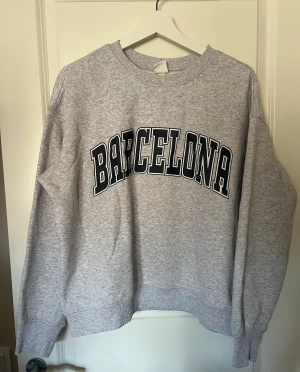 Sweatshirt H&M - Strl S. Sparsamt använd🌻 