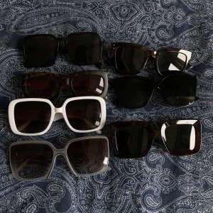 Solglasögon  - Massor olika solglasögon, de flesta är köpta utomlands och är inget speciellt märke💕 50kr styck