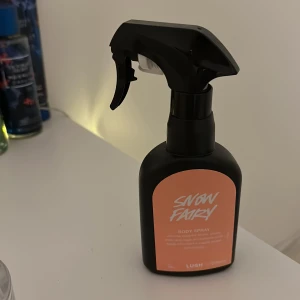 Snow fairy mist - Mer än hälften kvar body mist från lush i doften snow fairy Limited edition