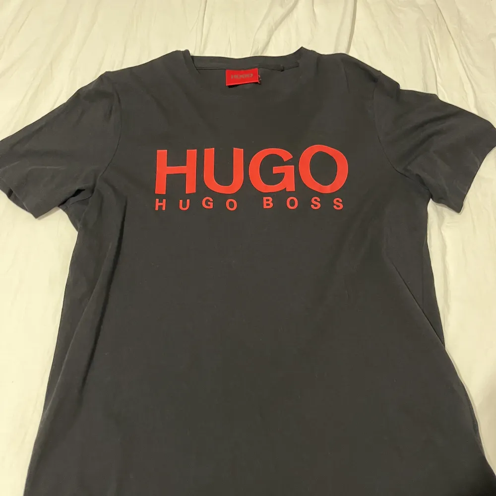 Hugo T-shirt i gott skick. T-shirts.
