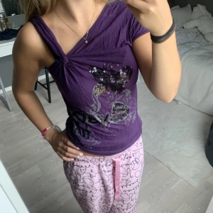 Linne - Jättegulligt linne med paljetter och glitter. Knappt använt. Från desigual.❤️