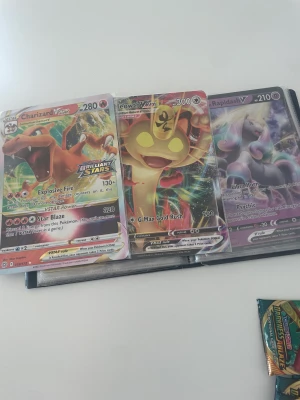 Pokémon kort rere🦋 - Pokémon perm med 300 kort plis lösa o 4 stora bra o 5 o öppnade paket plis gubbar .!!