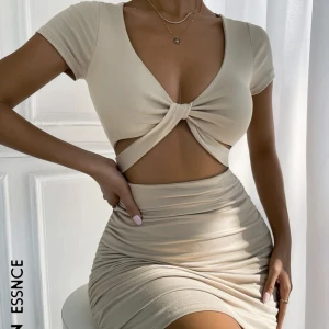 Beige klänning - En fin klänning fårn SHEIN, kommer inte till användning för mig, men super fin att ha till sommaren🐚ordinarie pris 149kr men säljer för 50kr 