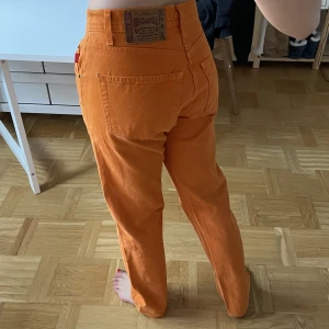 Jack & Jones Jeans - Svinballa Jack&Jones 46-773 Jeans i toppenskick! Gått på auktion tidigare för 1200⭐️älskar dem men fått för lite användning för dem, så säljer bara om jag får önskat pris!🤞midja 78cm och innerbenslängd 81cm!