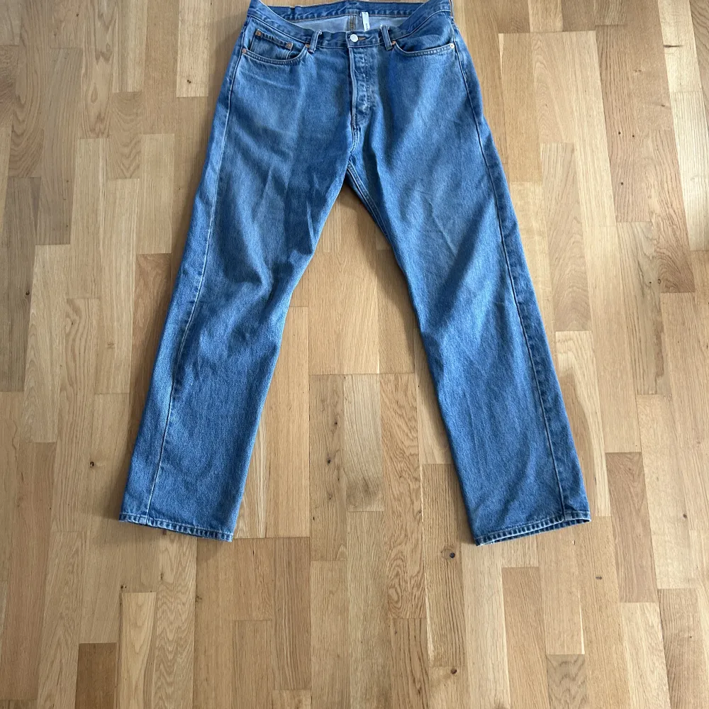 Snygga weekday jeans i bra skick, använder inte dom längre så säljer dom. Storlek W32-L32.. Jeans & Byxor.