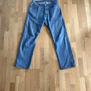 Snygga weekday jeans i bra skick, använder inte dom längre så säljer dom. Storlek W32-L32.
