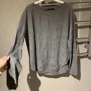 Grå tröja - Grå tröja från only💕