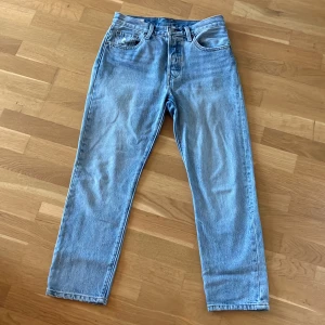 Klassiska 501or från Levi’s  - Använda men i mycket gott skick och naturligt snyggt slitna.  Nypris cirka 1300:- 