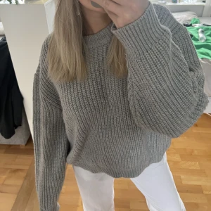 Stickad tröja - Säljer då den inte kommer till användning. Aldrig använd!