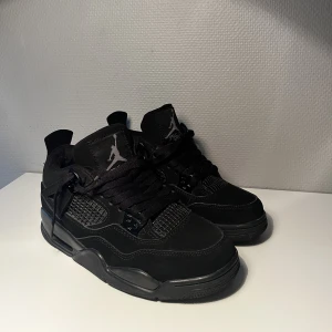 Jorden 4, black cat - Storlek: 38 Skulle säga att 37,5 även hade passat. Skick 8/10 