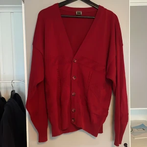 Stickad Cardigan - Skönt material, true to size