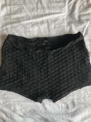 Shein cykel byxor  - Kort byxor som använts ett par gånger men fortfarande bra skick, det är mycket korta också så det är bra att ha under en kjol&klänning.