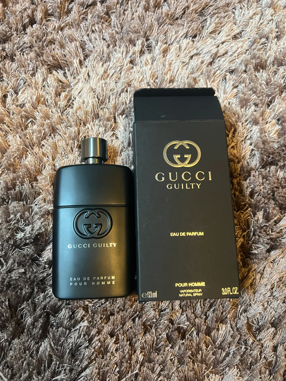 Har fått den i present den är nästan helt ny har knappt använts vill sälja pga vill köpa en annan Gucci guilty parfym 90 ML nypris:1300. Övrigt.