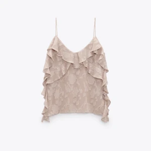 Zara topp - Zara linne med volanger som jag använt några gånger sen jag införskaffade mig det i juni, storlek xs och den är köpt för 379 kr, nyskick 💕💕