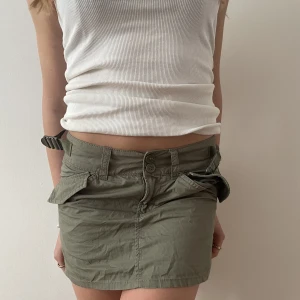 Cargo kjol - Cargo kjol från H&M💘Midjemåttet är ca 72 cm och längden är ca 28 cm💘