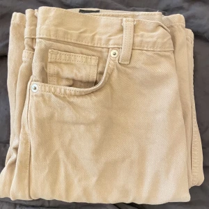 Straight jeans  - Stretchiga jeans från monki, säljs då dem inte kommit till så mycket användning!